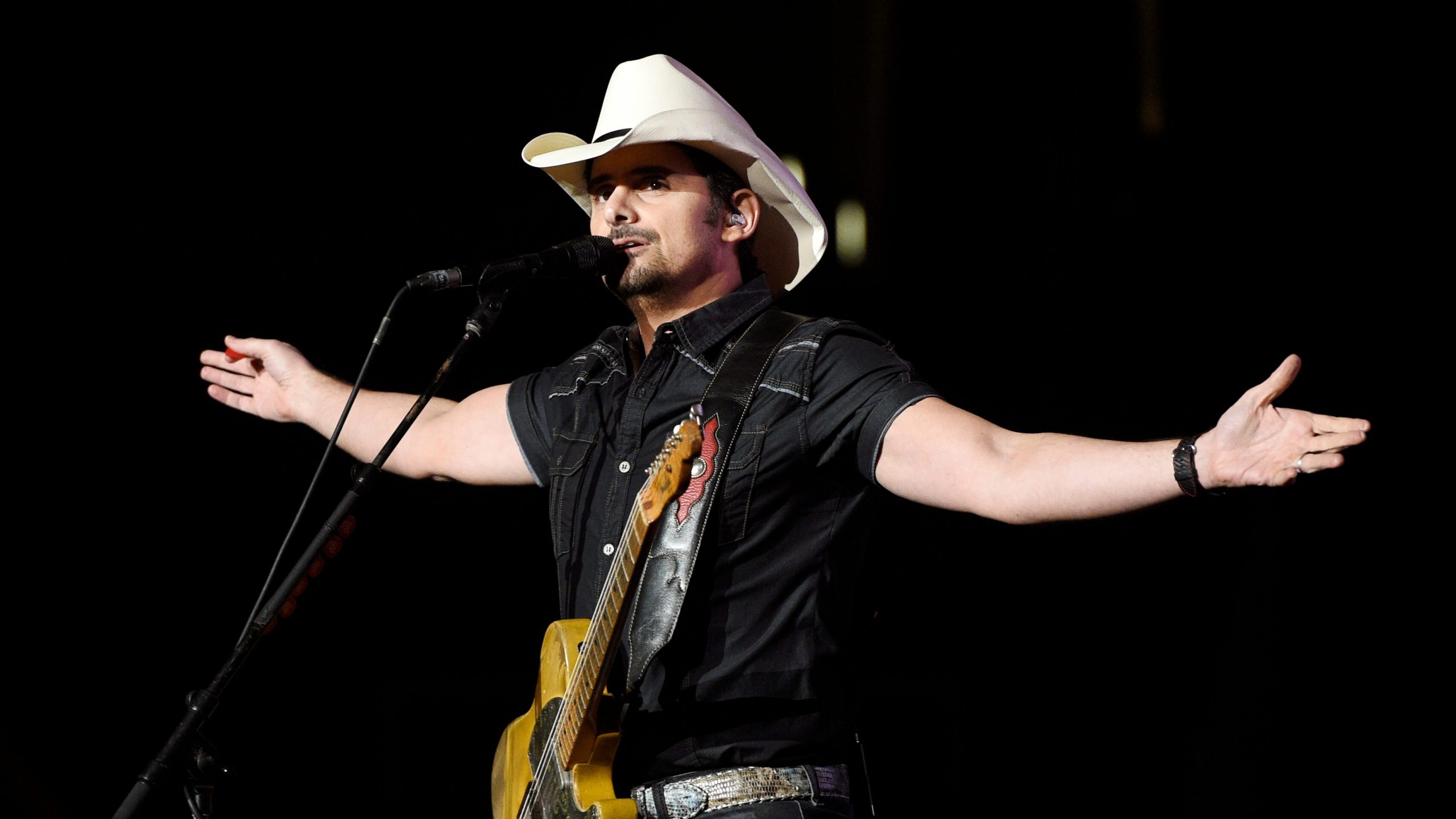 Brad Paisley surprises fans by joining virtual happy hours after dropping brand-new song for frontline employees