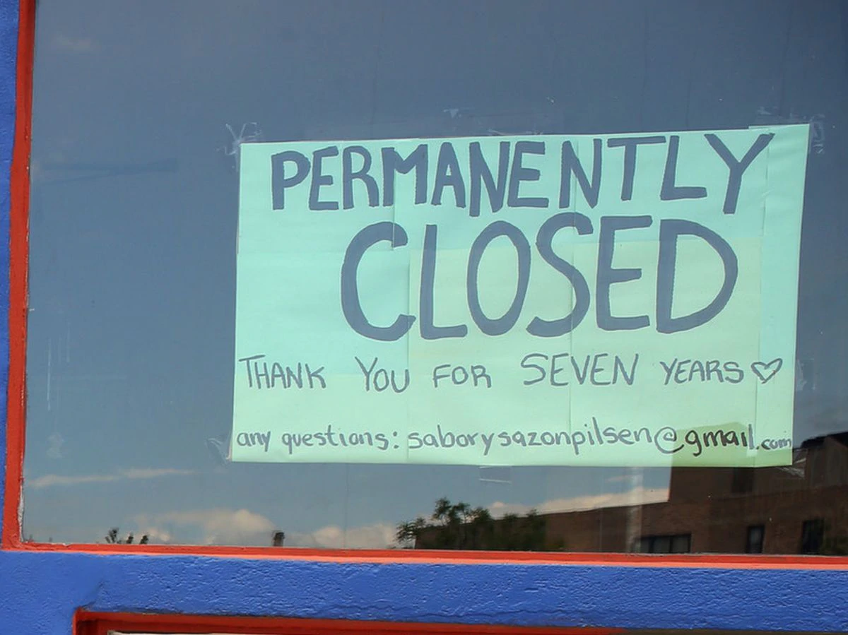 Chicago restaurants and bars closed by pandemic economic pressures